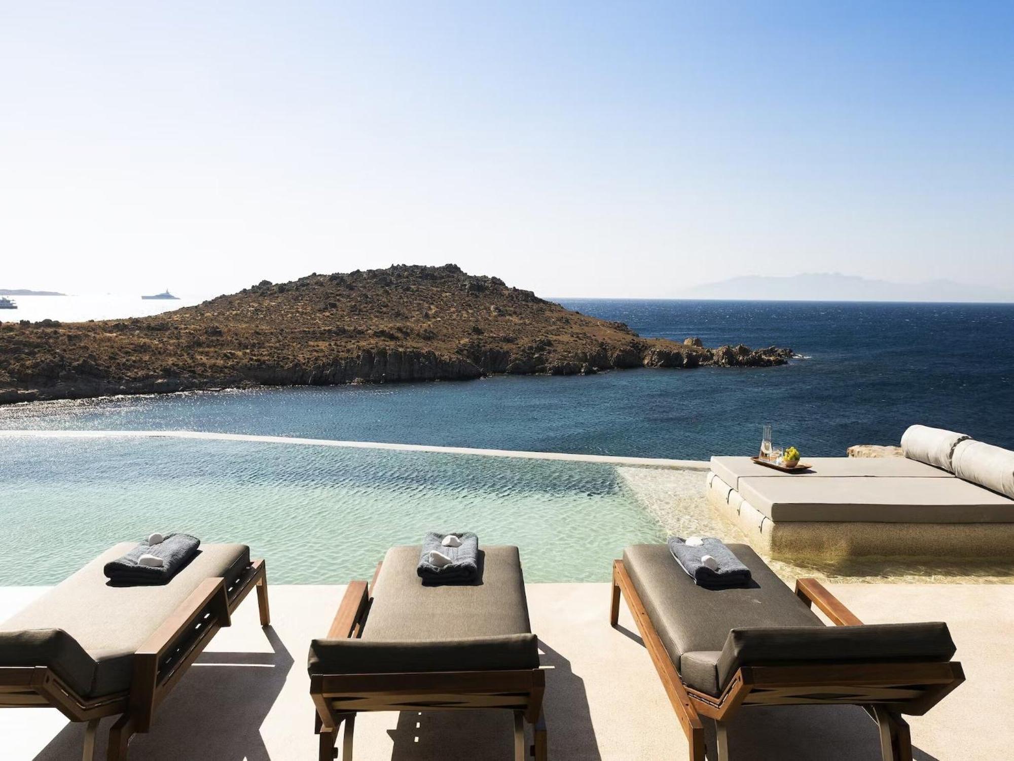 Waterfront With Private Pool *