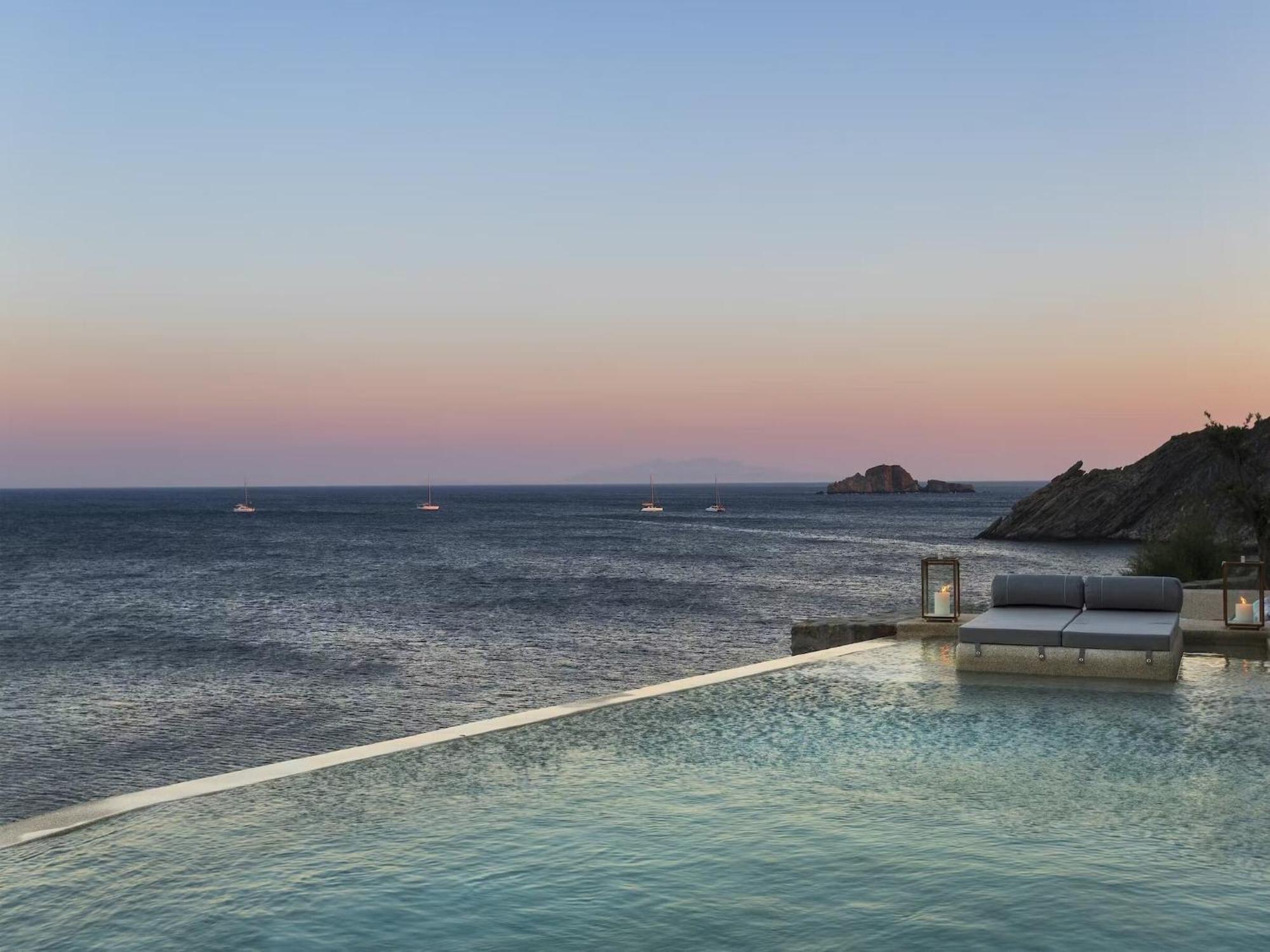 Waterfront With Private Pool *