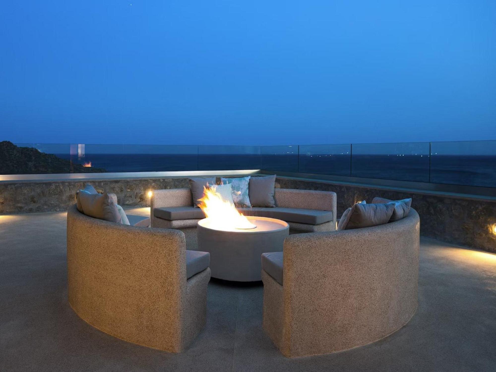 Villa Waterfront With Private Pool *